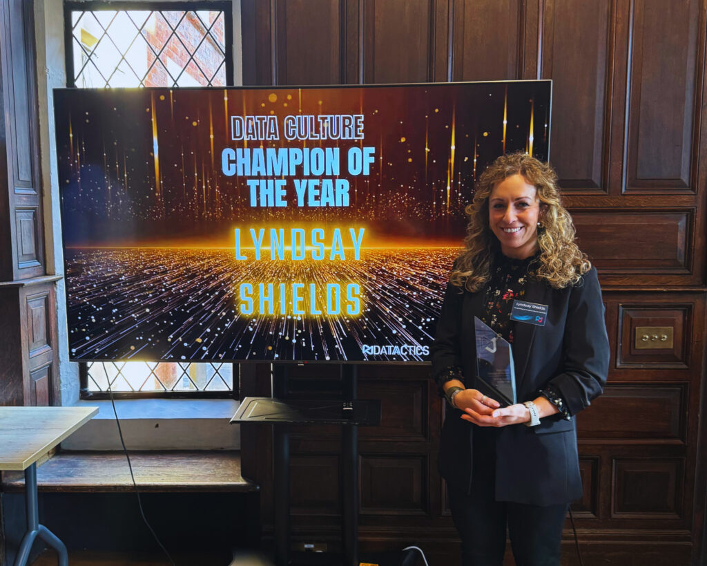 :yndsay Shields of Danske Bank celebrates winning her award.